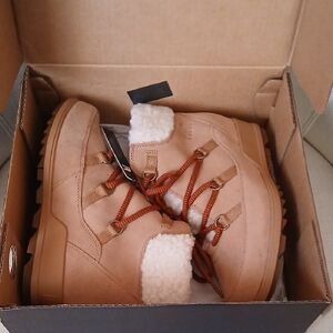 Sorel Tan Boots with White Lining, new, fully waterproof